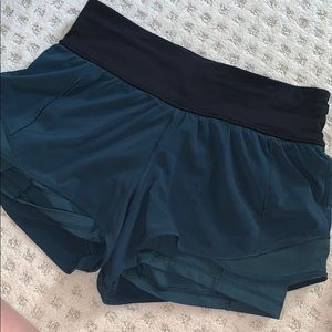 Lululemon Hotty Hot 2.5 Shorts